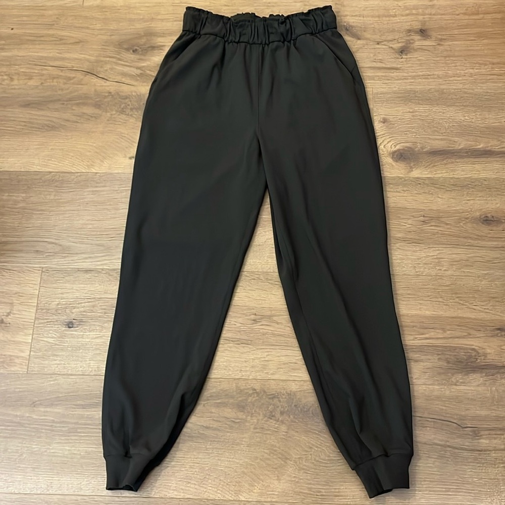 Lululemon | Stretch High Rise olive green jogger Women’s size 4 nylon gorpcore